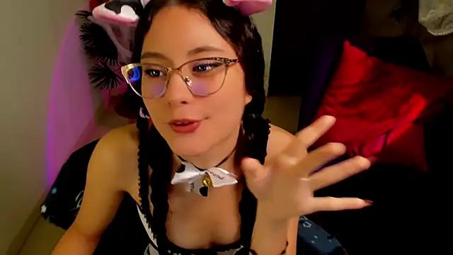 Snapshot of Krysten_Riter chatting on 10/15/25, 02:39 Krysten Riter online show from 10/15/25, 02:39