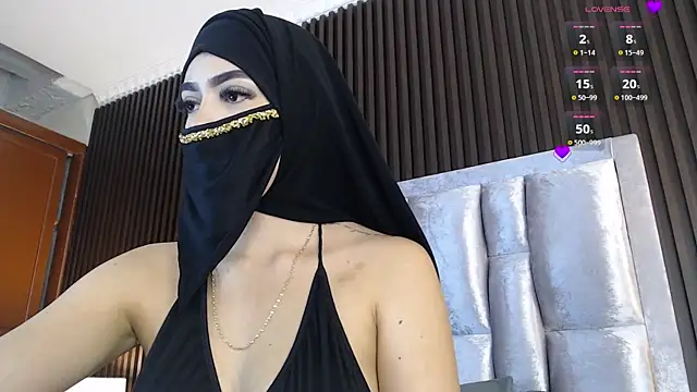 Zahra milks online show from 05/12/26, 01:41