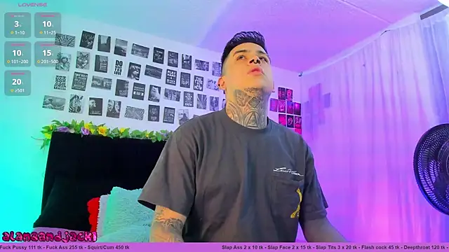 Snapshot of Sarahandzack chatting on 09/10/25, 09:09 Sarahandzack online show from 09/10/25, 09:09