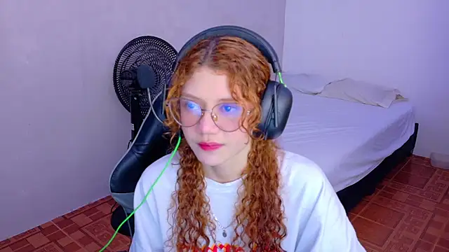 Snapshot of Birdie_0 chatting on 09/10/25, 01:22 Birdie 0 online show from 09/10/25, 01:22