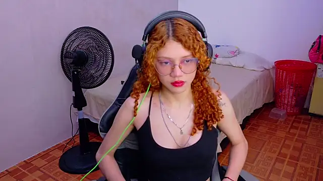 Snapshot of Birdie_0 chatting on 09/16/25, 01:12 Birdie 0 online show from 09/16/25, 01:12