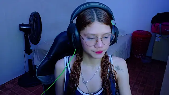 Snapshot of Birdie_0 chatting on 09/20/25, 03:18 Birdie 0 online show from 09/20/25, 03:18