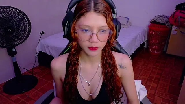 Snapshot of Birdie_0 chatting on 09/25/25, 02:15 Birdie 0 online show from 09/25/25, 02:15