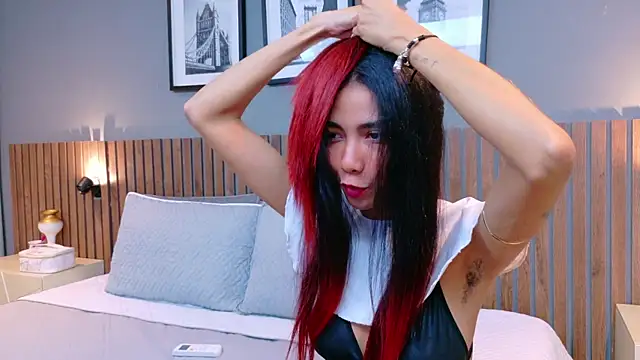 luna roja25 online show from 09/18/25, 01:02