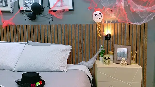 luna roja25 online show from 10/29/25, 01:02