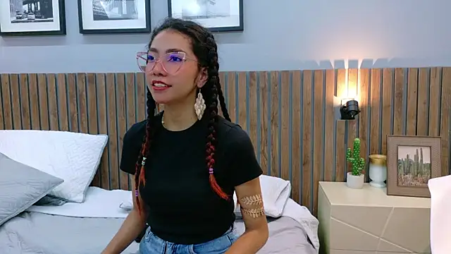 luna roja25 online show from 11/24/25, 01:22