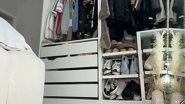 KayleeBella online show from 10/11/25, 01:31