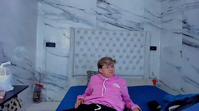 Snapshot of Ari_and_Storm chatting on 09/12/25, 02:50 Ari and Storm online show from 09/12/25, 02:50