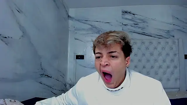 Snapshot of Ari_and_Storm chatting on 09/13/25, 01:33 Ari and Storm online show from 09/13/25, 01:33