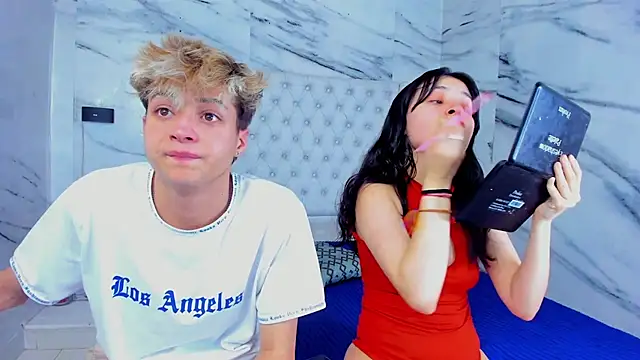 Snapshot of Ari_and_Storm chatting on 09/23/25, 09:07 Ari and Storm online show from 09/23/25, 09:07