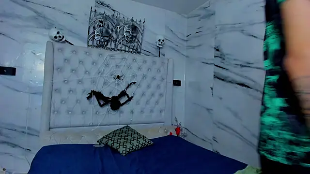 Snapshot of Ari_and_Storm chatting on 11/07/25, 06:52 Ari and Storm online show from 11/07/25, 06:52