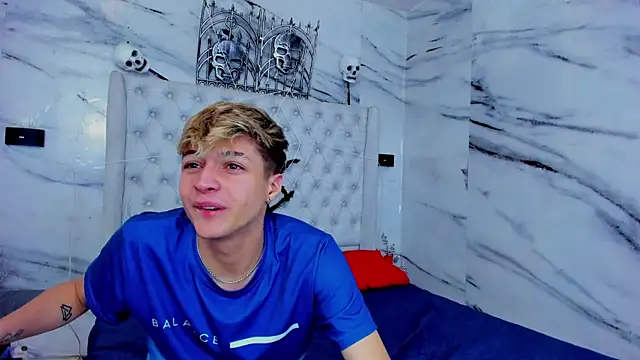 Snapshot of Ari_and_Storm chatting on 11/08/25, 03:12 Ari and Storm online show from 11/08/25, 03:12