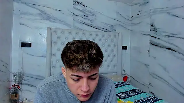 Snapshot of Ari_and_Storm chatting on 11/21/25, 01:10 Ari and Storm online show from 11/21/25, 01:10