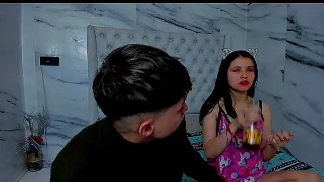 Snapshot of Ari_and_Storm chatting on 11/23/25, 01:11 Ari and Storm online show from 11/23/25, 01:11