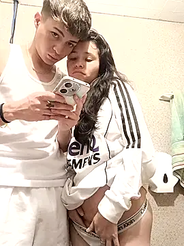 Snapshot of Ari_and_Storm chatting on 11/30/25, 02:43 Ari and Storm online show from 11/30/25, 02:43