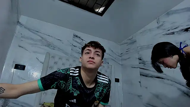 Snapshot of Ari_and_Storm chatting on 12/05/25, 01:42 Ari and Storm online show from 12/05/25, 01:42