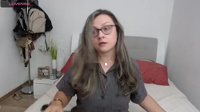 Snapshot of sophie_lopez1 chatting on 12/08/24, 01:13 sophie lopez1 online show from 12/08/24, 01:13