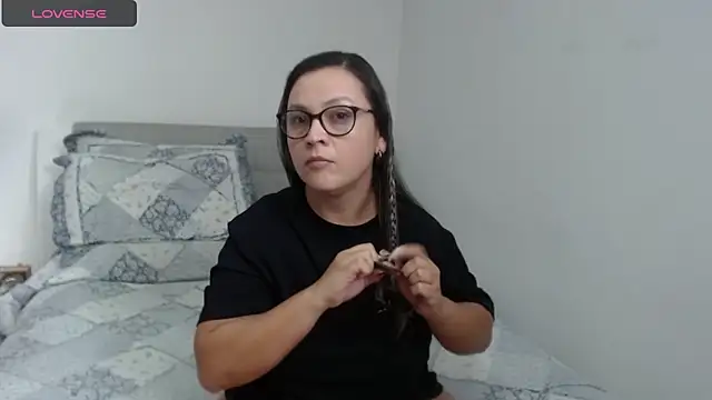 Snapshot of sophie_lopez1 chatting on 01/28/25, 03:15 sophie lopez1 online show from 01/28/25, 03:15