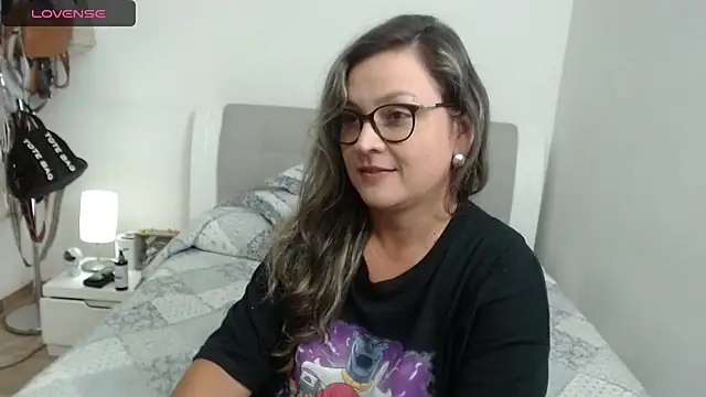 Snapshot of sophie_lopez1 chatting on 02/05/25, 02:08 sophie lopez1 online show from 02/05/25, 02:08