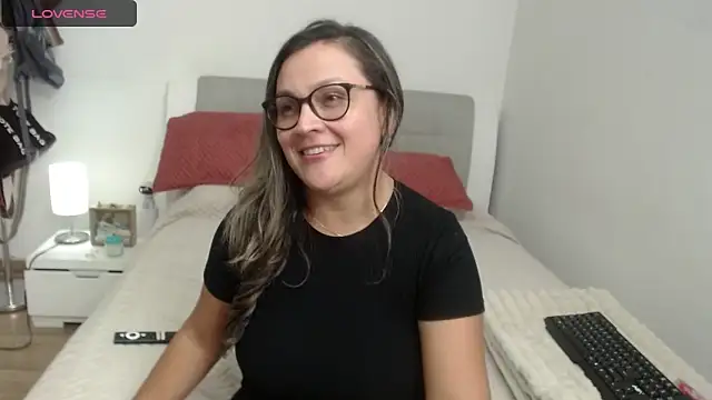 Snapshot of sophie_lopez1 chatting on 02/27/25, 03:36 sophie lopez1 online show from 02/27/25, 03:36