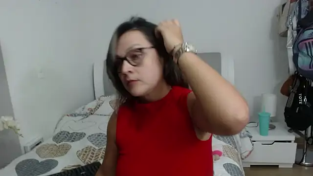 Snapshot of sophie_lopez1 chatting on 11/26/25, 01:06 sophie lopez1 online show from 11/26/25, 01:06