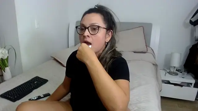 sophie lopez1 online show from 12/18/25, 04:18