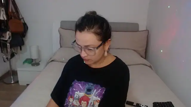 Snapshot of sophie_lopez1 chatting on 06/21/26, 02:36 sophie lopez1 online show from 06/21/26, 02:36