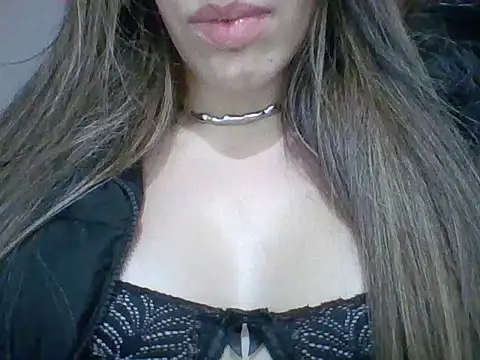 Snapshot of Yasleal chatting on 06/25/26, 01:49 Yasleal online show from 06/25/26, 01:49