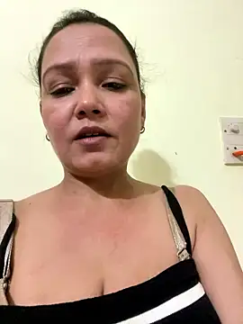 Snapshot of stargroup chatting on 10/10/25, 02:27 stargroup online show from 10/10/25, 02:27