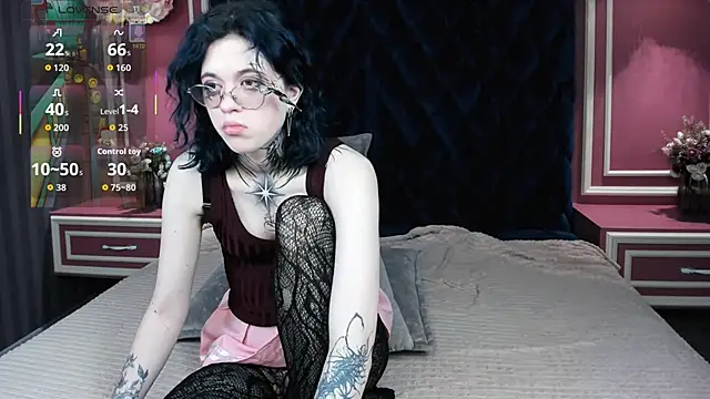 NoelleGothicShadow online show from 04/02/26, 11:13