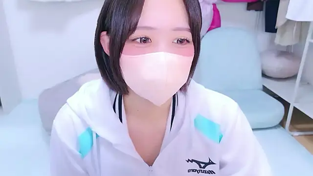 Hinata Sun online show from 06/07/26, 12:31