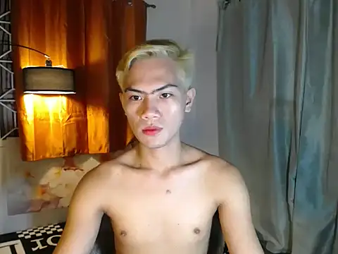 Snapshot of alex_cummer chatting on 04/10/26, 02:22 alex cummer online show from 04/10/26, 02:22