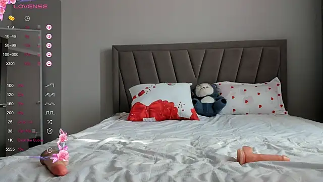 Snapshot of qimiiqo chatting on 09/28/25, 11:04 qimiiqo online show from 09/28/25, 11:04