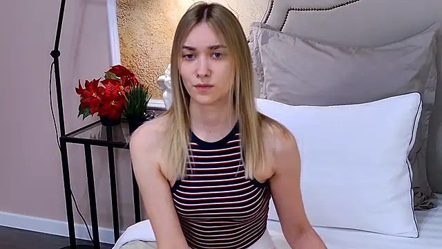 AmadaReine online show from 06/19/26, 04:22
