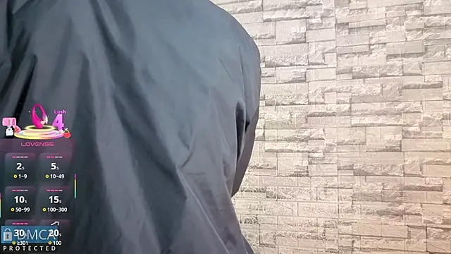 Kiara Zahiri   online show from 12/15/25, 10:52