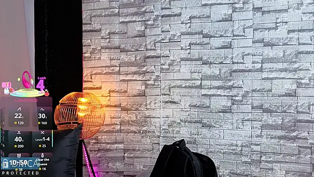 Kiara Zahiri   online show from 12/17/25, 10:54