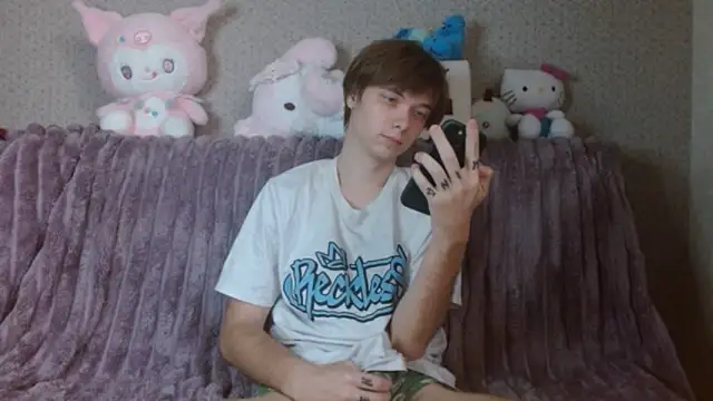 Snapshot of hilt_on_ chatting on 10/25/25, 07:27 hilt on online show from 10/25/25, 07:27