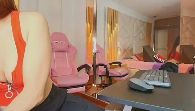 Rose Nichols online show from 10/03/25, 07:33