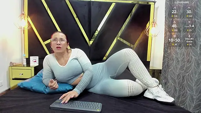 agatha fit online show from 06/16/26, 01:03