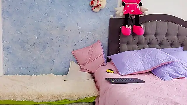 Snapshot of Nicolletorres2 chatting on 11/29/25, 07:17 Nicolletorres2 online show from 11/29/25, 07:17