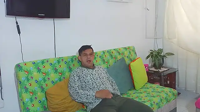 Snapshot of Nicolletorres2 chatting on 02/13/26, 03:41 Nicolletorres2 online show from 02/13/26, 03:41