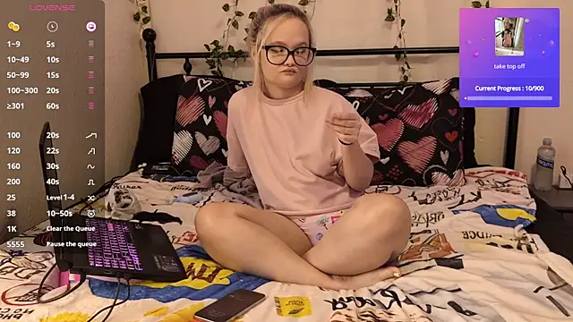 Snapshot of xxNaughtyNicolexx chatting on 09/24/25, 10:13 xxNaughtyNicolexx online show from 09/24/25, 10:13