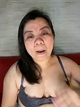 Snapshot of hotlyn45 chatting on 04/17/26, 11:35 hotlyn45 online show from 04/17/26, 11:35