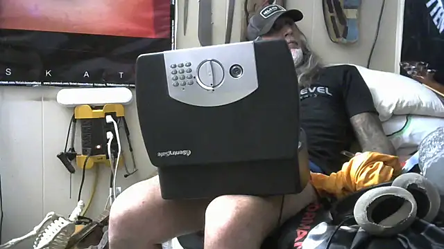 crassanova online show from 05/05/26, 08:00