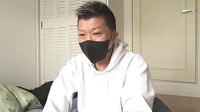 Snapshot of yuuta_yy chatting on 12/21/25, 12:29 yuuta yy online show from 12/21/25, 12:29