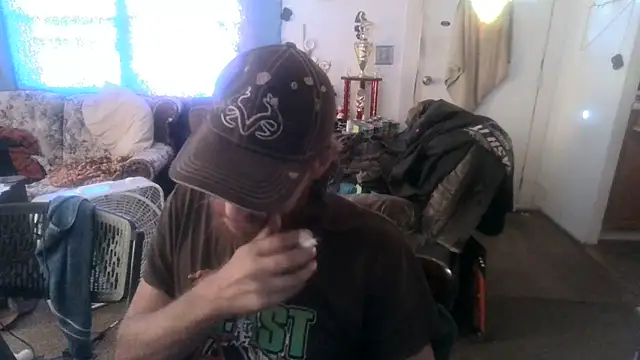 Snapshot of Poundtown1226 chatting on 09/15/25, 05:24 Poundtown1226 online show from 09/15/25, 05:24