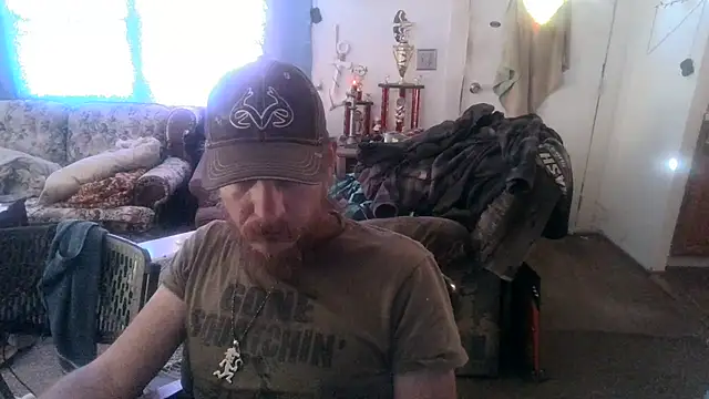 Snapshot of Poundtown1226 chatting on 09/18/25, 06:10 Poundtown1226 online show from 09/18/25, 06:10