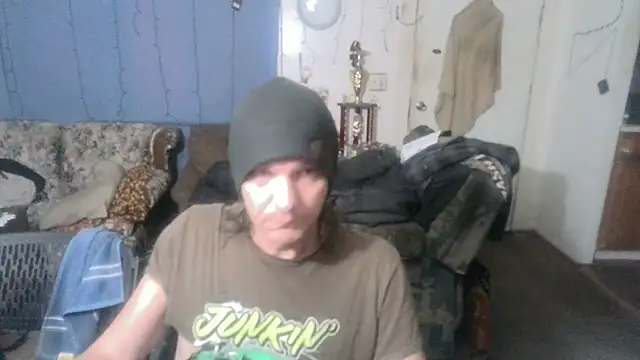 Snapshot of Poundtown1226 chatting on 10/23/25, 06:34 Poundtown1226 online show from 10/23/25, 06:34