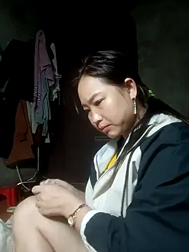 suki-lady online show from 11/23/25, 03:06