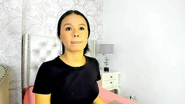 Snapshot of amara_rousse chatting on 12/01/25, 11:15 amara rousse online show from 12/01/25, 11:15